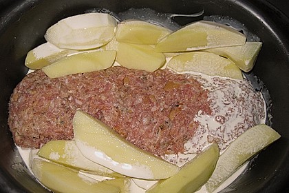 Römertopf - Kräuterhackroulade mit Sahnekartoffeln 5