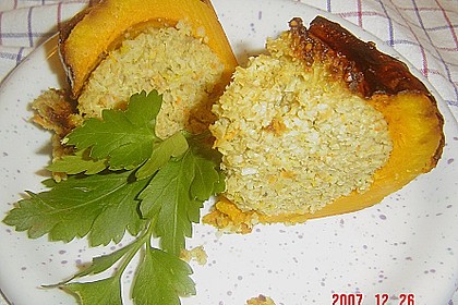 Vegetarisch gef&uuml;llter K&uuml;rbis