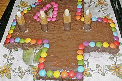 Bunter Geburtstagskuchen mit Waffelr&ouml;llchen - Mandel - Kerzen 31