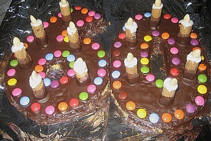 Bunter Geburtstagskuchen mit Waffelr&ouml;llchen - Mandel - Kerzen 38