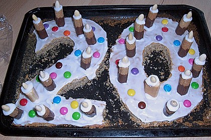 Bunter Geburtstagskuchen mit Waffelr&ouml;llchen - Mandel - Kerzen 1