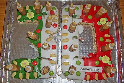 Bunter Geburtstagskuchen mit Waffelr&ouml;llchen - Mandel - Kerzen 45