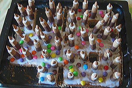 Bunter Geburtstagskuchen mit Waffelr&ouml;llchen - Mandel - Kerzen 2
