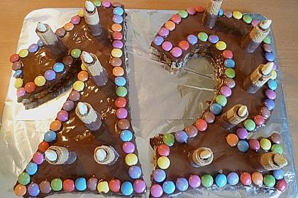 Bunter Geburtstagskuchen mit Waffelr&ouml;llchen - Mandel - Kerzen 48