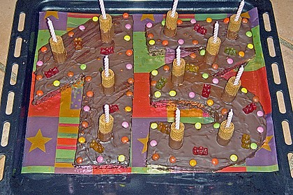 Bunter Geburtstagskuchen mit Waffelr&ouml;llchen - Mandel - Kerzen 7