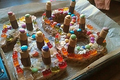 Bunter Geburtstagskuchen mit Waffelr&ouml;llchen - Mandel - Kerzen 57