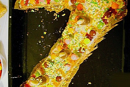 Bunter Geburtstagskuchen mit Waffelr&ouml;llchen - Mandel - Kerzen 11
