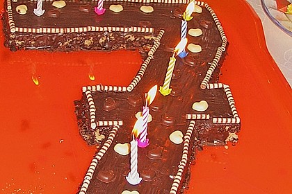 Bunter Geburtstagskuchen mit Waffelr&ouml;llchen - Mandel - Kerzen 16