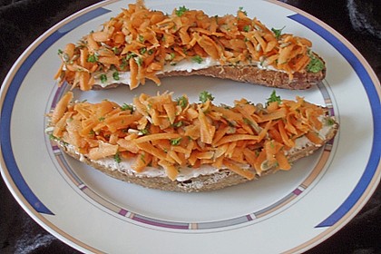 Br&ouml;tchen mit Quark und Karotten