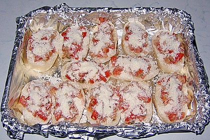 Toast mit Thunfisch, Tomaten und Paprika
