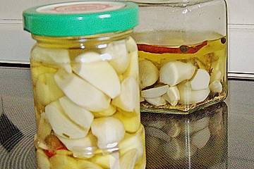 Eingelegter Knoblauch mit Ingwer