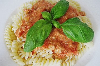 Spaghetti mit Tomaten - Thunfisch - Sahne - So&szlig;e