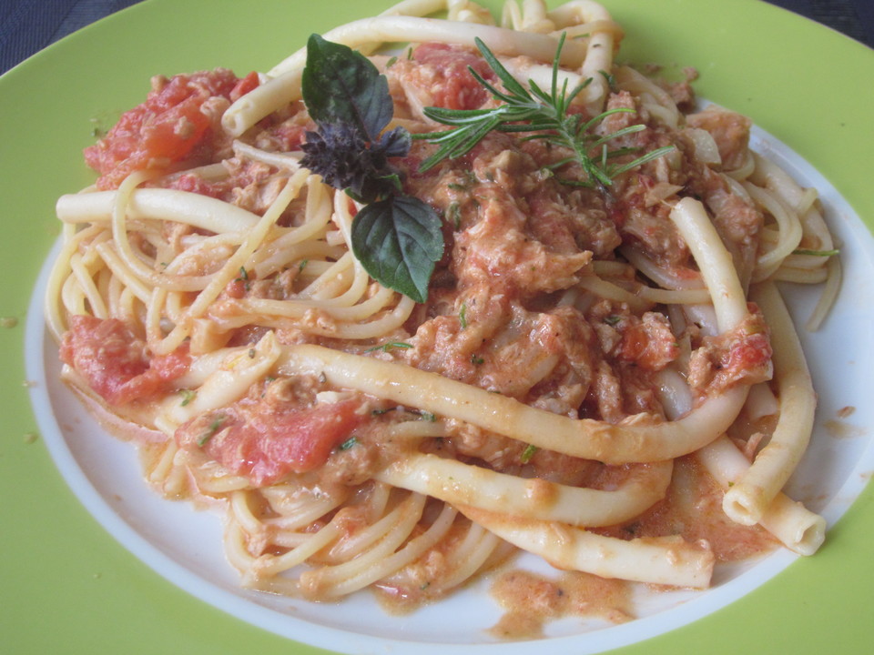 Spaghetti mit Tomaten - Thunfisch - Sahne - Soße (Rezept mit Bild ...