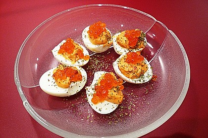 Gef&uuml;llte Eier mit Paprika