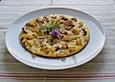 Eierkuchen mit Kartoffeln und Champignons