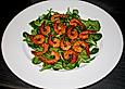 Marinierte gegrillte Garnelen mit Feldsalat