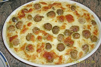 Auflauf mit Buttergem&uuml;se, Rosenkohl und Mettenden