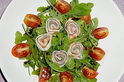 Mozzarella - R&ouml;llchen mit Lachs auf Rauke 14