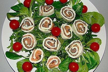 Mozzarella - R&ouml;llchen mit Lachs auf Rauke 16