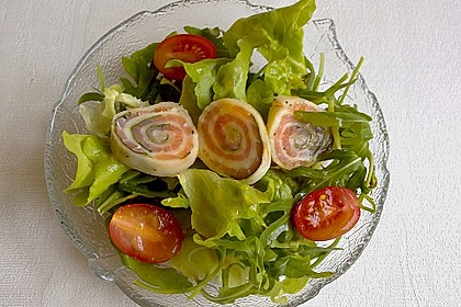 Mozzarella - R&ouml;llchen mit Lachs auf Rauke 18