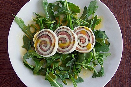 Mozzarella - R&ouml;llchen mit Lachs auf Rauke
