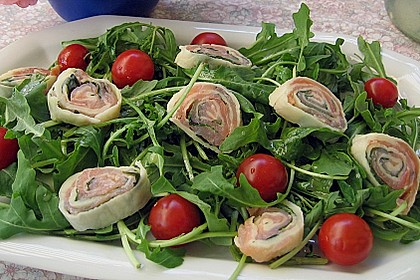 Mozzarella - R&ouml;llchen mit Lachs auf Rauke 1