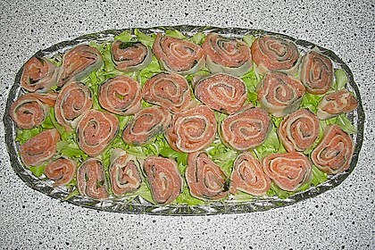 Mozzarella - R&ouml;llchen mit Lachs auf Rauke 26