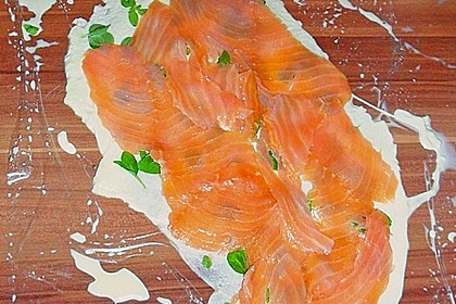 Mozzarella - R&ouml;llchen mit Lachs auf Rauke 29