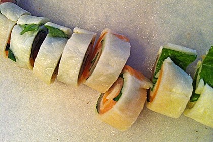 Mozzarella - R&ouml;llchen mit Lachs auf Rauke 30