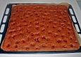 Rotweinkuchen mit Gew&uuml;rzen und Kirschen