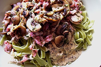 Tagliatelle mit Sahne-Pilzsauce 23