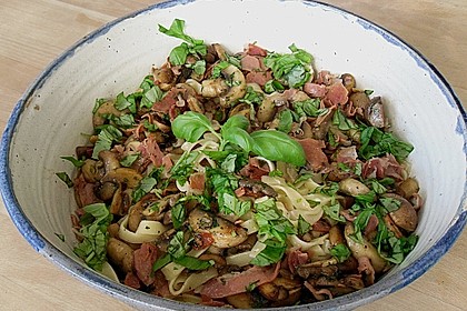 Tagliatelle mit Sahne-Pilzsauce 16