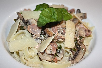 Tagliatelle mit Sahne-Pilzsauce 22