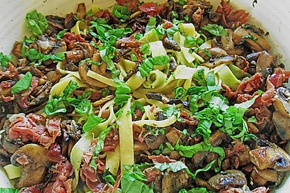 Tagliatelle mit Sahne-Pilzsauce 27