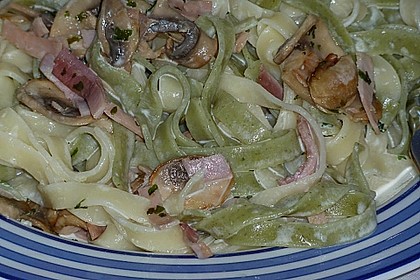 Tagliatelle mit Sahne-Pilzsauce 24