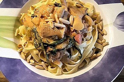 Tagliatelle mit Sahne-Pilzsauce 25