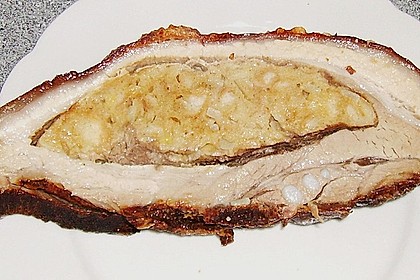 Schweinebauch mit pikanter Semmelf&uuml;lle