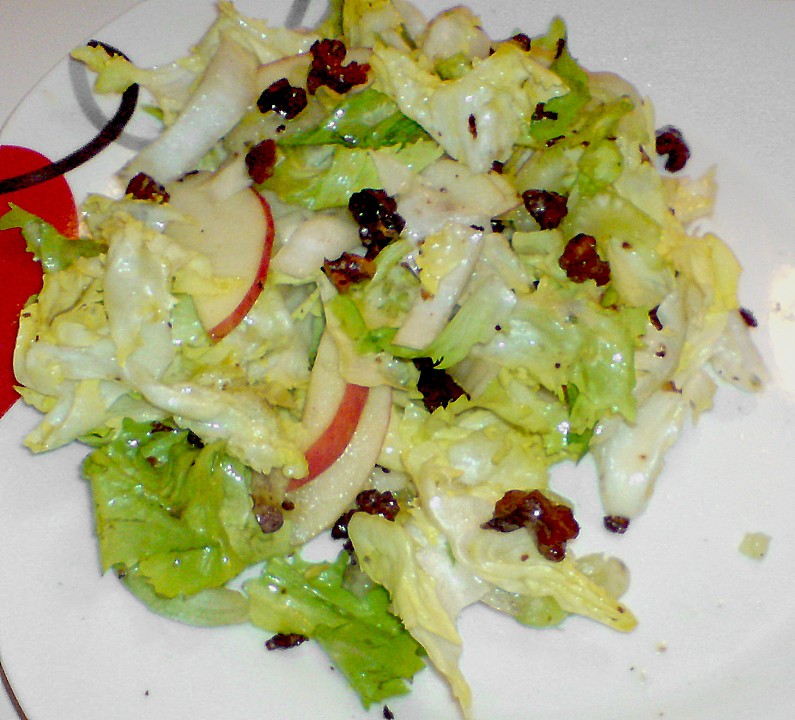 Endivien - Chicoree - Salat mit Apfel und Nüssen (Rezept mit Bild ...