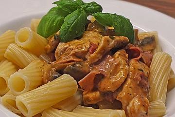 Penne mit Hähnchen und Champignons