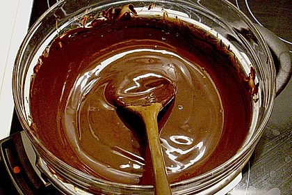 Frosting / Glasur mit Schokolade und Sahne 15