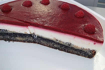 Mohntorte mit Topfencreme und Himbeerguss 1