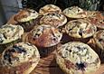 Beerenmuffins mit Frischk&auml;sehaube