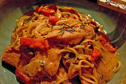 Schnelles Thai - Curry mit Huhn, Paprika und feiner Erdnussnote 2