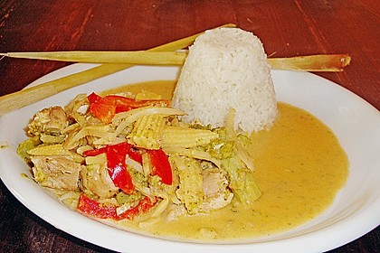 Schnelles Thai - Curry mit Huhn, Paprika und feiner Erdnussnote 4