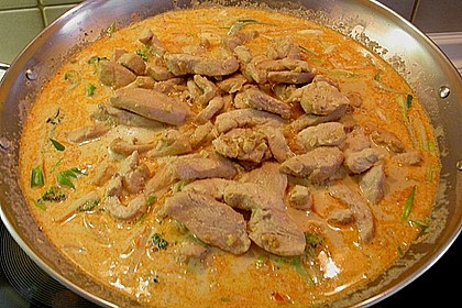 Schnelles Thai - Curry mit Huhn, Paprika und feiner Erdnussnote 6