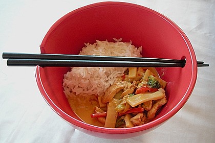 Schnelles Thai - Curry mit Huhn, Paprika und feiner Erdnussnote 10
