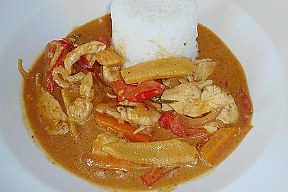 Schnelles Thai - Curry mit Huhn, Paprika und feiner Erdnussnote 11