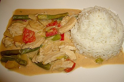 Schnelles Thai - Curry mit Huhn, Paprika und feiner Erdnussnote 13