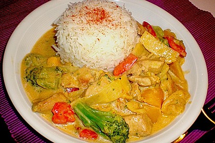 Schnelles Thai - Curry mit Huhn, Paprika und feiner Erdnussnote 14