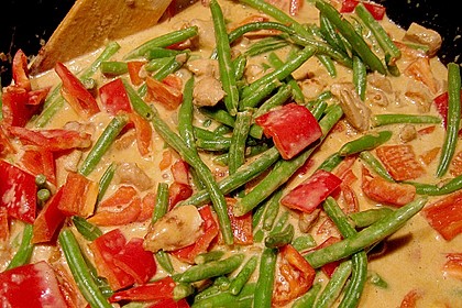 Schnelles Thai - Curry mit Huhn, Paprika und feiner Erdnussnote 16